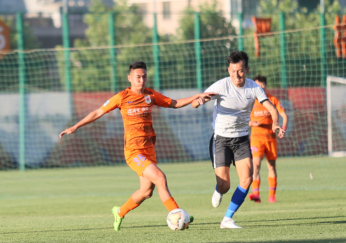 山东鲁能▲鲁能新空霸，8个进球6个头球，21岁潜力无限，动图看出真正威胁