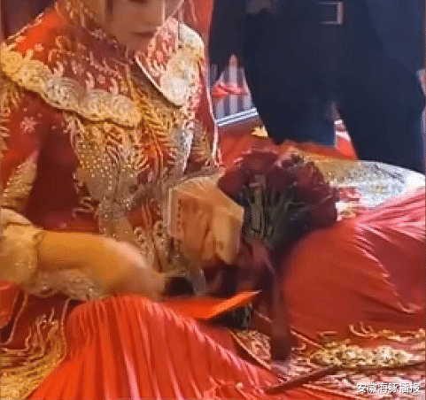 安徽海豚播报|?男子娶亲遭丈母娘临时加价,丈母娘:一万八太少了,谁说都不行!