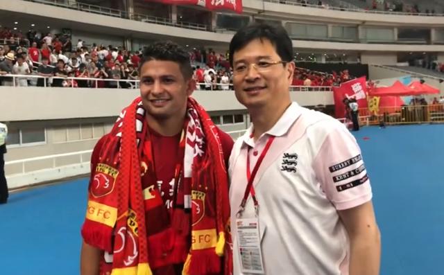 「巴塞罗那」恒大躺枪？沪媒替上港叫屈：鼓噪“冠军内定”的多半为豪门水军