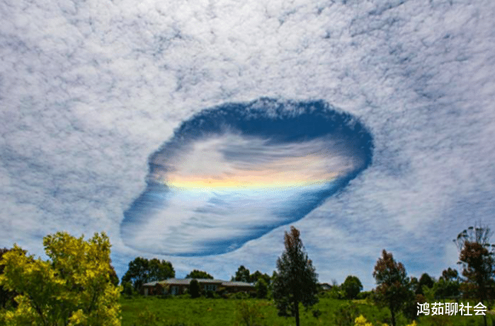 『』哈萨克斯坦发现神秘“光圈”，天空出现怪异缺口，专家：第三世界入口！