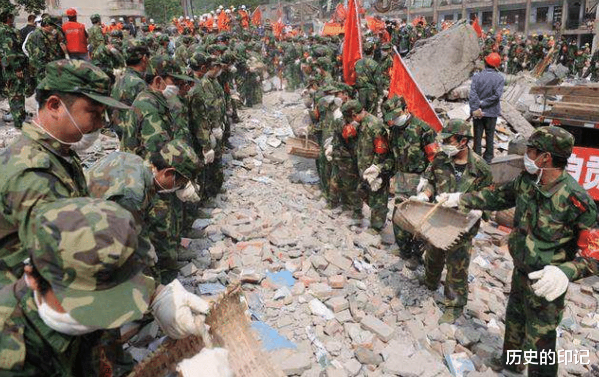 军人|12年前的大事件，无意间暴露我军实力暴露，全世界亲眼见证