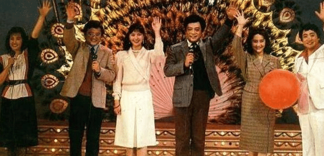 春晚|她是春晚主持，吞下300颗安眠药自杀，被抢救7天7夜，今74岁风采依旧