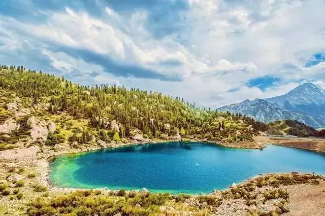 【新疆维吾尔自治区】国内最美的9条自驾线路，每一条都美得动人心魄！