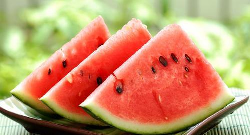 【西瓜】这种西瓜别再吃了，等于吃“细菌”，很多人不知道，赶紧告诉家人