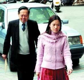 翁帆|98岁杨振宁与44岁妻子近照曝光：翁帆这16年经历了什么？