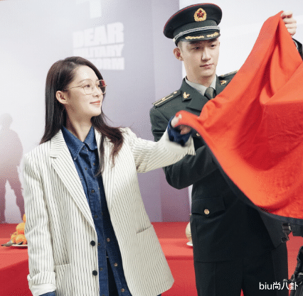 【娱乐圈】李沁挽手张若昀被“网暴”5天，拍戏不在状态，与黄景瑜隔一座山