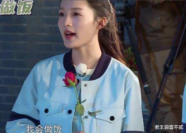 李沁|邓超的嘴开过光？3年前在《跑男》中介绍李沁的开场词，今全应验