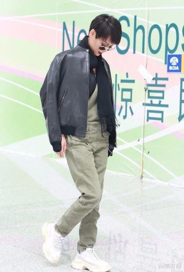 发型▲宁静的时尚太难懂，一头金发都不算过分，发型才是硬伤