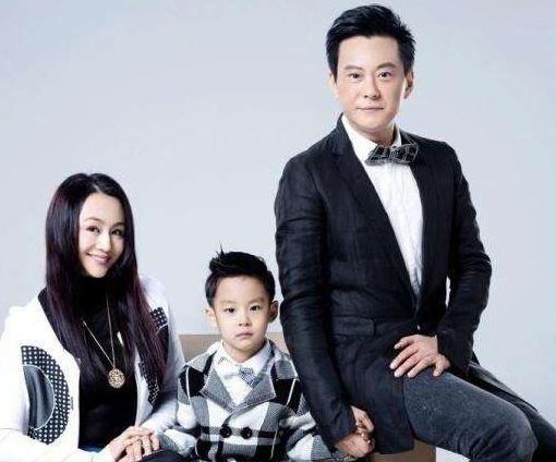 曹颖|她是“倪萍接班人”,出月子丈夫被“赶”出家门后,现状如何?