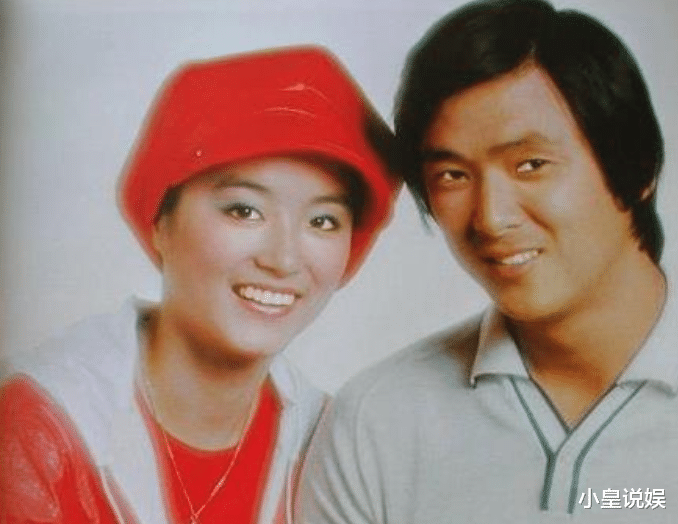 李小龙|他曾打败李小龙，救过成龙抛弃林青霞，如今重病缠身靠轮椅出行