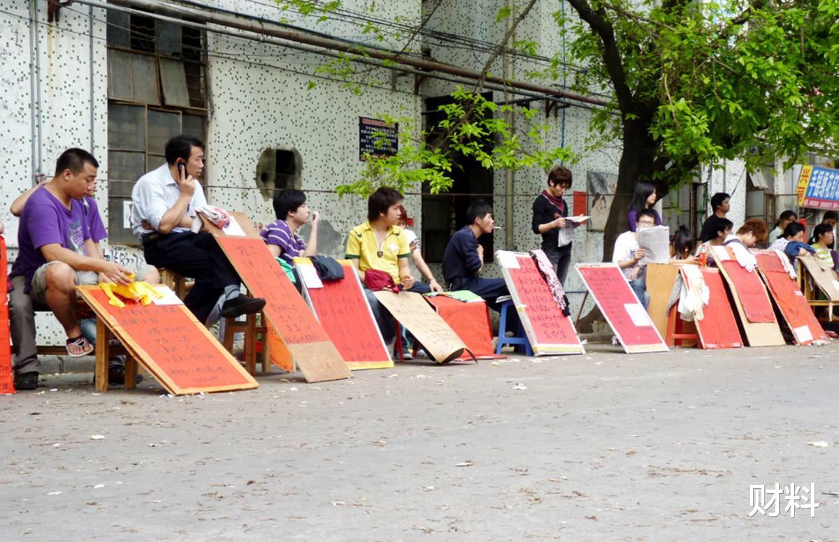 财料|闲暇时就裁员，缺人时就喊“用工荒”？工厂的“套路”你都知道？