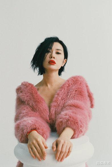 章子怡▲徐峥怒怼章子怡：她10年拿8个影后，你好意思说不认识？