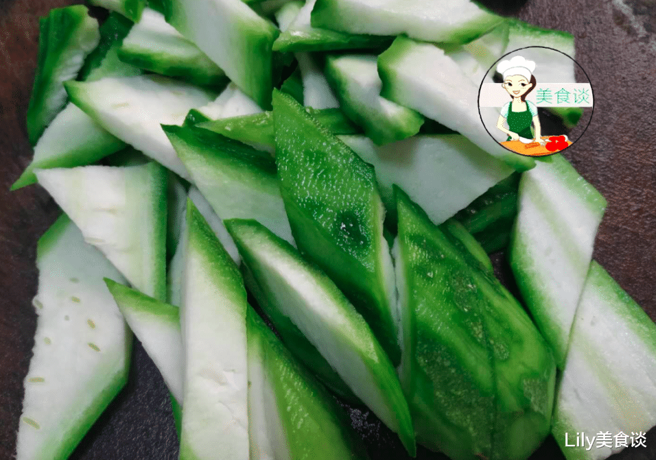 [炒鸡蛋]五月，这瓜要多吃，不放肉也很鲜甜，清热消暑还美白，现在正当季