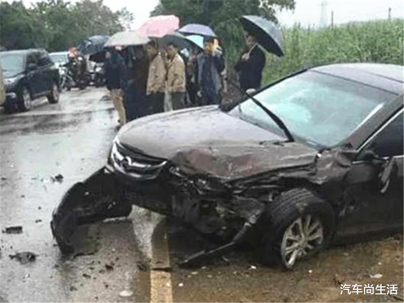 「买车」比亚迪和汉兰达正面碰撞，看到现场车主懵了：到底谁是“公路坦克”？