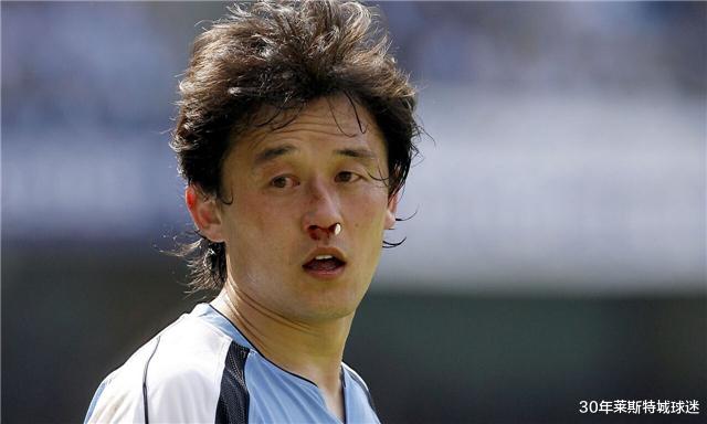 武磊：武磊被质疑假摔碰瓷拉莫斯！裁判不吹偏袒他？黄健翔凌晨给出答案