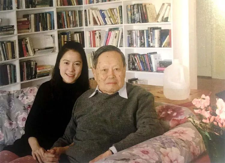 翁帆|98岁杨振宁与44岁妻子近照曝光：翁帆这16年经历了什么？