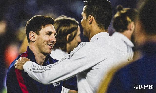 梅西@67座冠军+11次金球！梅西和C罗谁更好，穆帅：都不及这位世界冠军