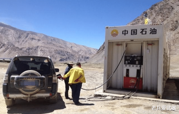 「西藏」西藏有一个加油站，两台机器一个员工管理，错过就得再走500公里