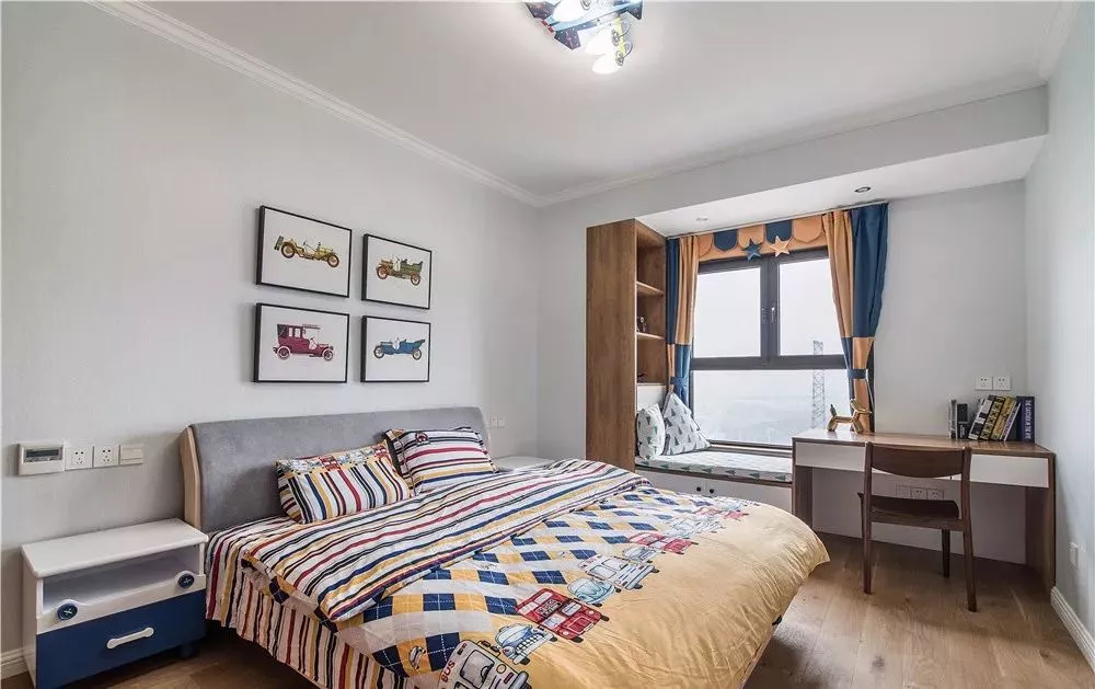 「」卧室里的小飘窗，颜值高又能收纳，有谁不喜欢它？