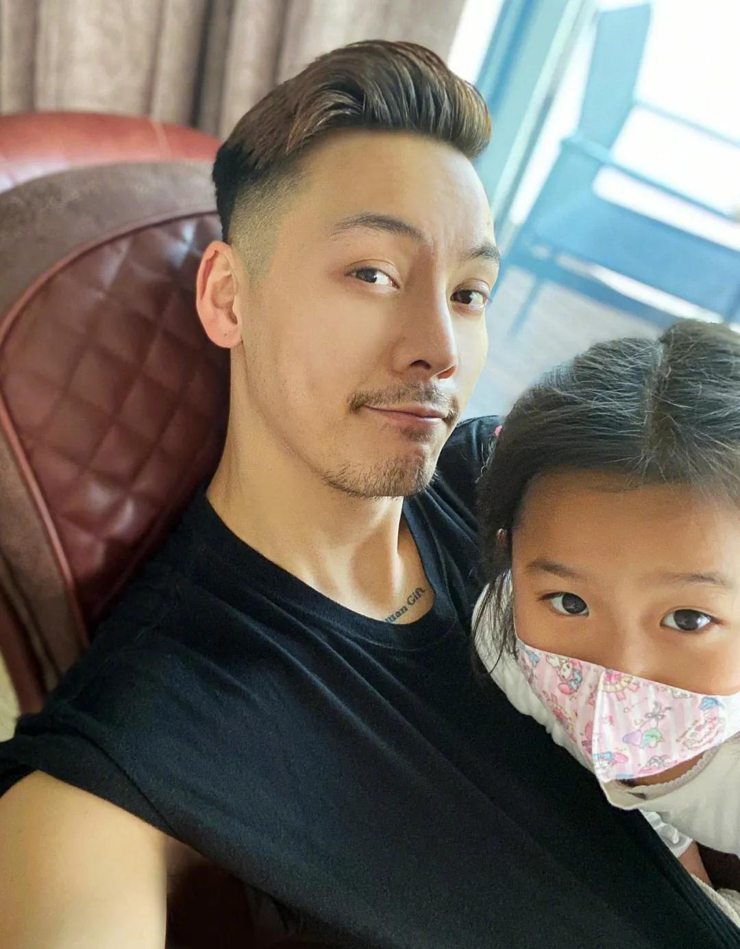 美杜莎|36岁陈伟霆：我腹肌8块、球鞋81w、拒绝欧阳娜娜…