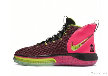 阿迪达斯▲NBA签名鞋10大失败之作：科比阿迪系列如大面包，第4双像古代官靴