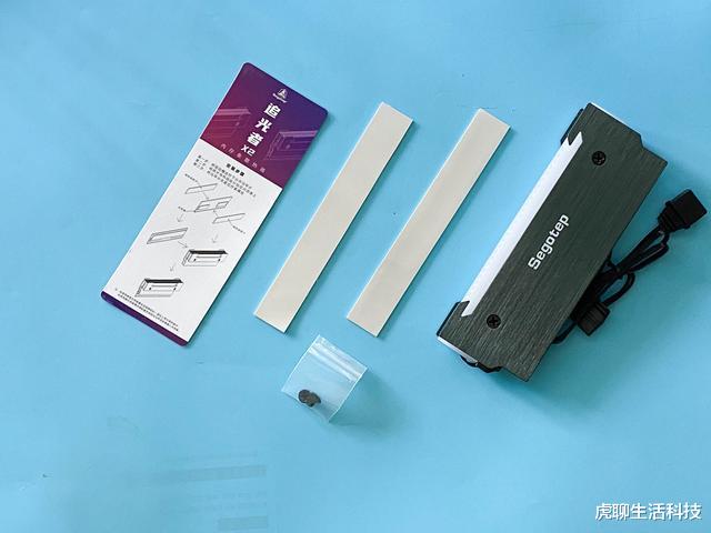 机箱|机箱光污染还缺一点？鑫谷M.2 SSD带RGB散热马甲正合适