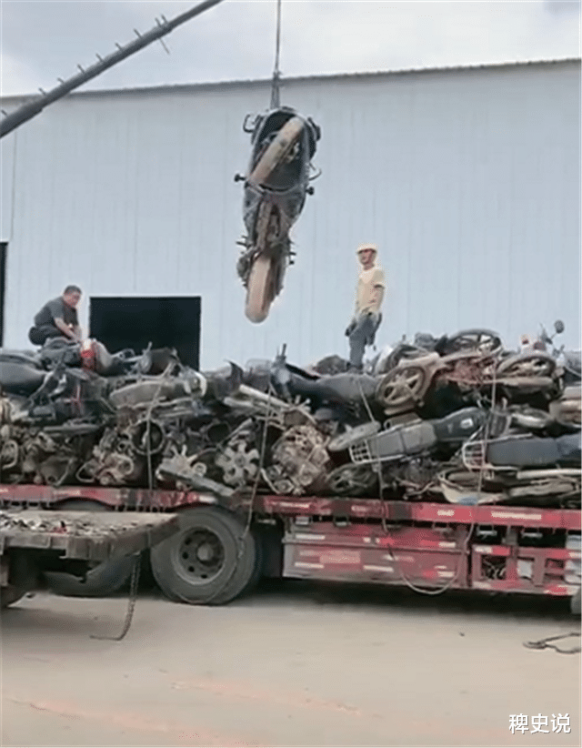 川崎|又一批走私车抵达天津港,全是摩托车,每台车都有损坏,川崎居多