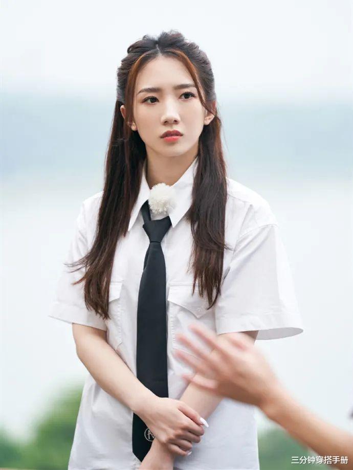 发型|孟美岐这发型是认真的吗？马尾辫扯得太紧实，发际线一览无余