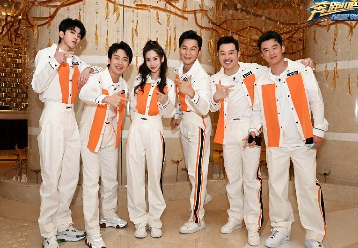 奔跑吧兄弟|《奔跑吧》baby退出录制，常驻女MC换人？路透照片揭露真相