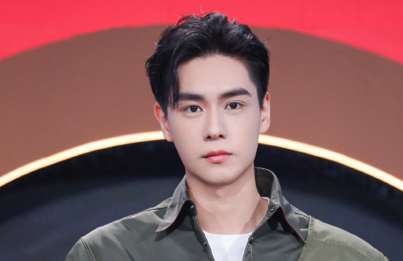 假唱|自以为很帅很红，假唱连嘴巴都不想动，网友：红不红心里没点数吗？