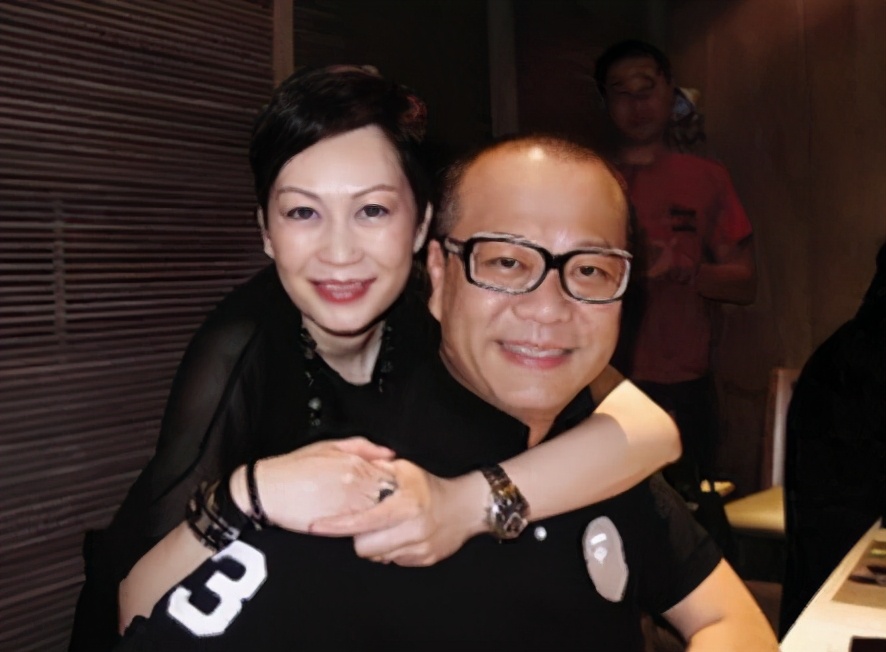 张玮|欧阳震华嘴唇爆裂，娶赌王孙女却24年无子，希望妻子比他先死？