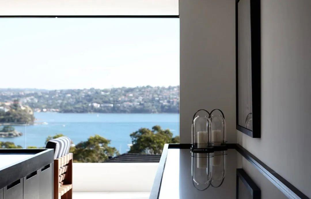 |土豪砸下2个亿，打造5500㎡别墅，前有庭院，后有海景，太美了