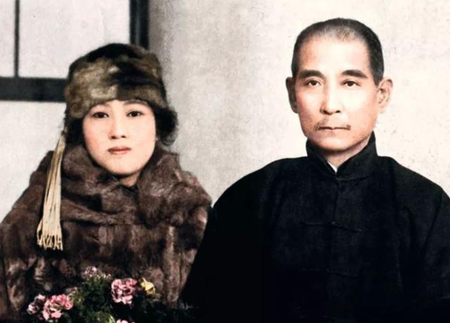 和珅|宋庆龄去世前立下遗嘱，不愿意和孙中山葬在一起，而是选择了他