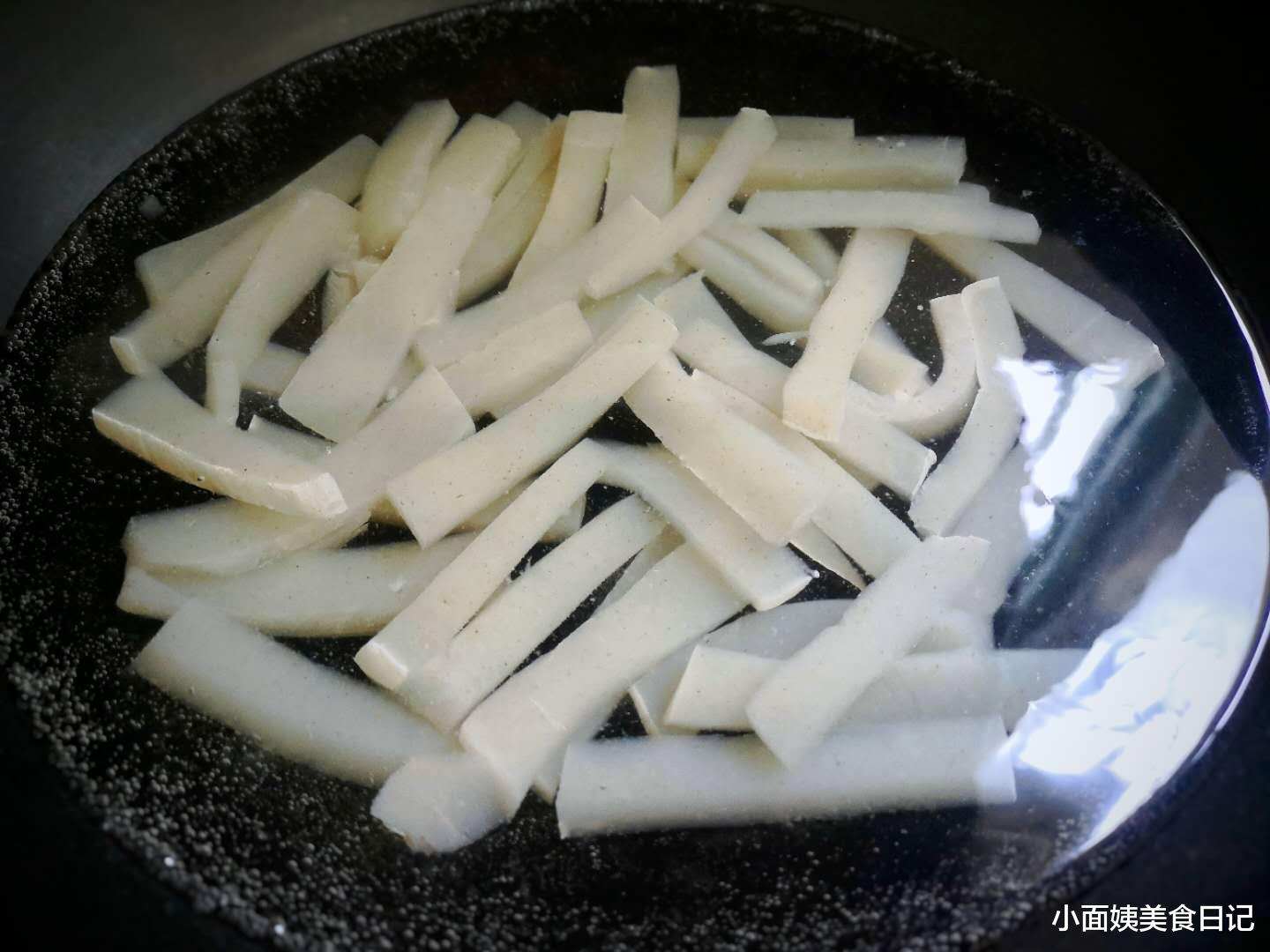 『魔芋』它是减肉清肠高手，零脂肪高纤维，比馒头充饥，比荞麦面还刮油！