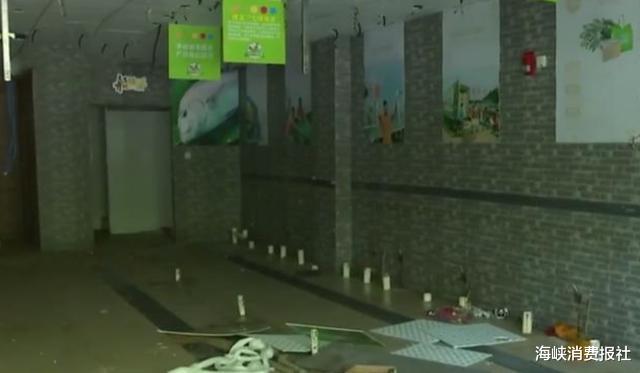 |租客赔违约金退房,房东还要求复原装修,租客:我租的时候就这样