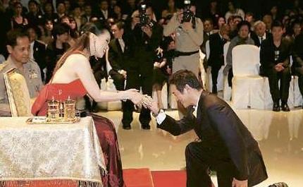 與泰國公主拍照一定要下跪？李連傑決定單膝，而范冰冰女王氣場全開-圖3