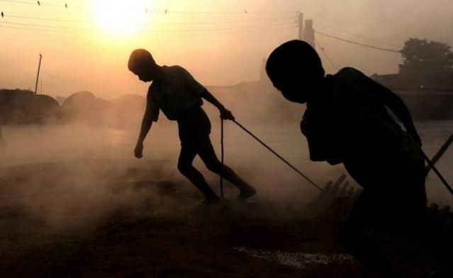 @现在年轻人都说自己工作压力太大，真的比过去老一辈工作压力大？