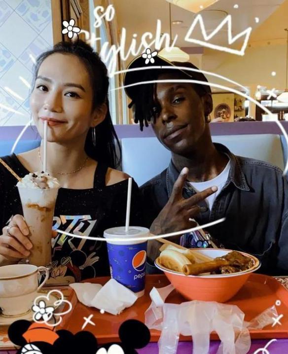 |女星公开和黑人恋情，被网友疯狂吐槽：三观不同却别伤害