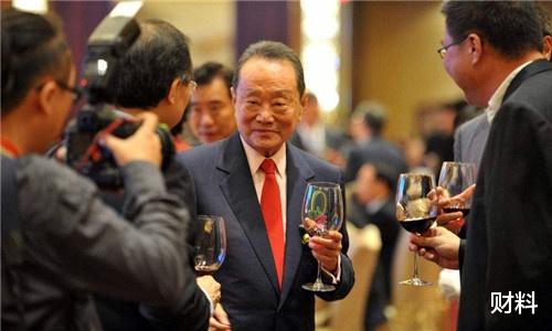 财料|他是亚洲第一大酒店老板，有4万间房年入168亿，今97岁身价1000亿