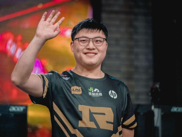 「Uzi」RNG工作人员去到UZI家,可能是要续约?对此女友这样解释!