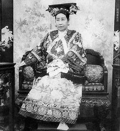 慈禧太后|慈禧驾崩后，隆裕太后在其起居室发现暗室，看见物品让人尴尬不已