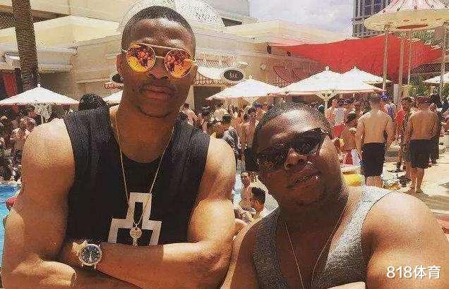 「威斯布鲁克」龙兄虎弟!威少为170两百斤弟弟庆生,学霸老弟险为他和哈雷尔干架