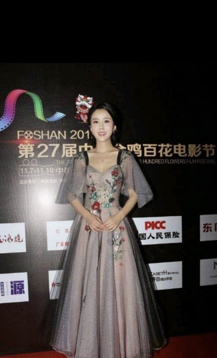 #公益#记忆中没看过她作品，但年年来金鸡百花刷存在感，逢“鸡”必到