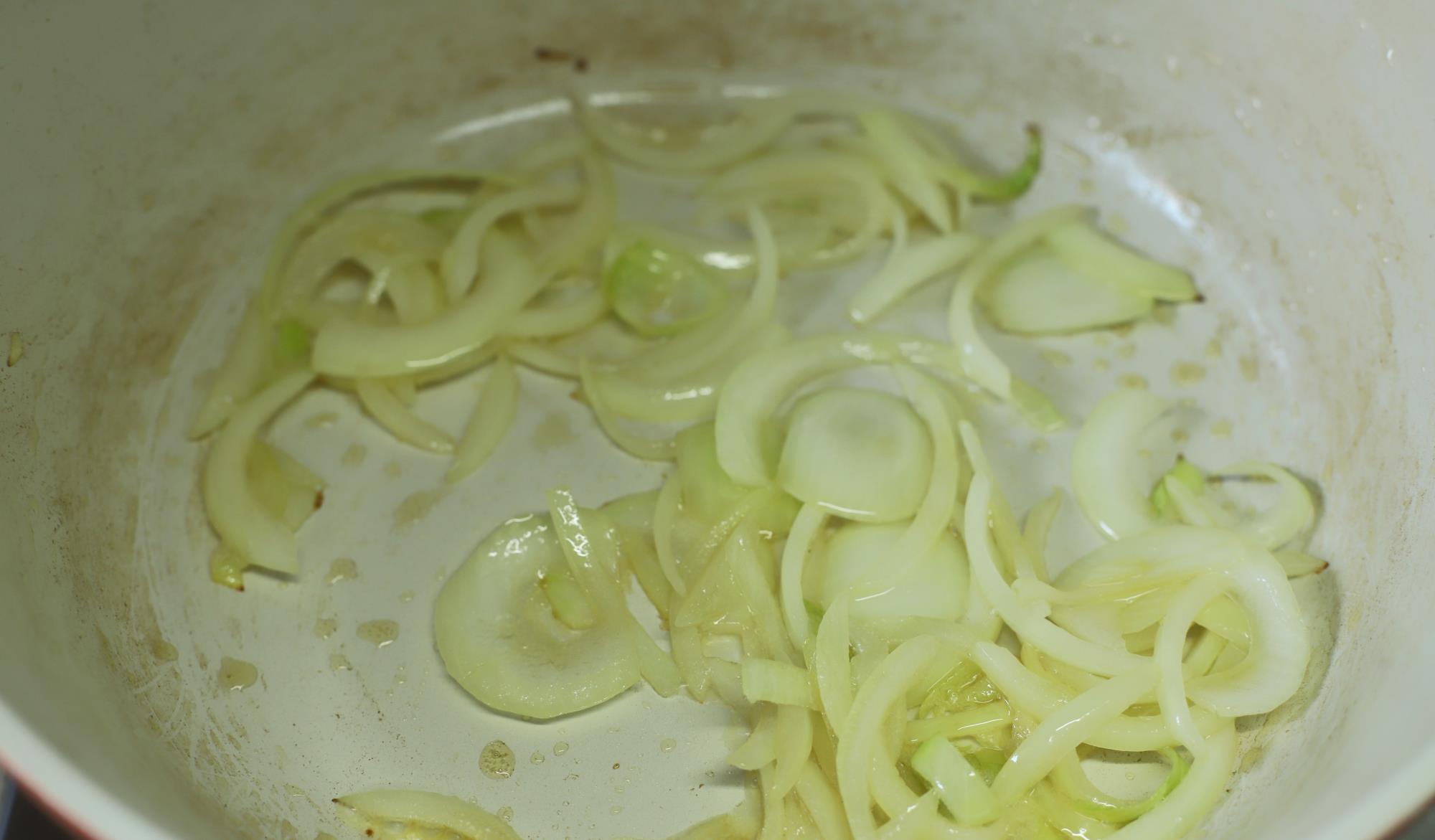 肥牛|40岁主妇晒1人食午餐，走红朋友圈，网友：精致，把日子过成诗