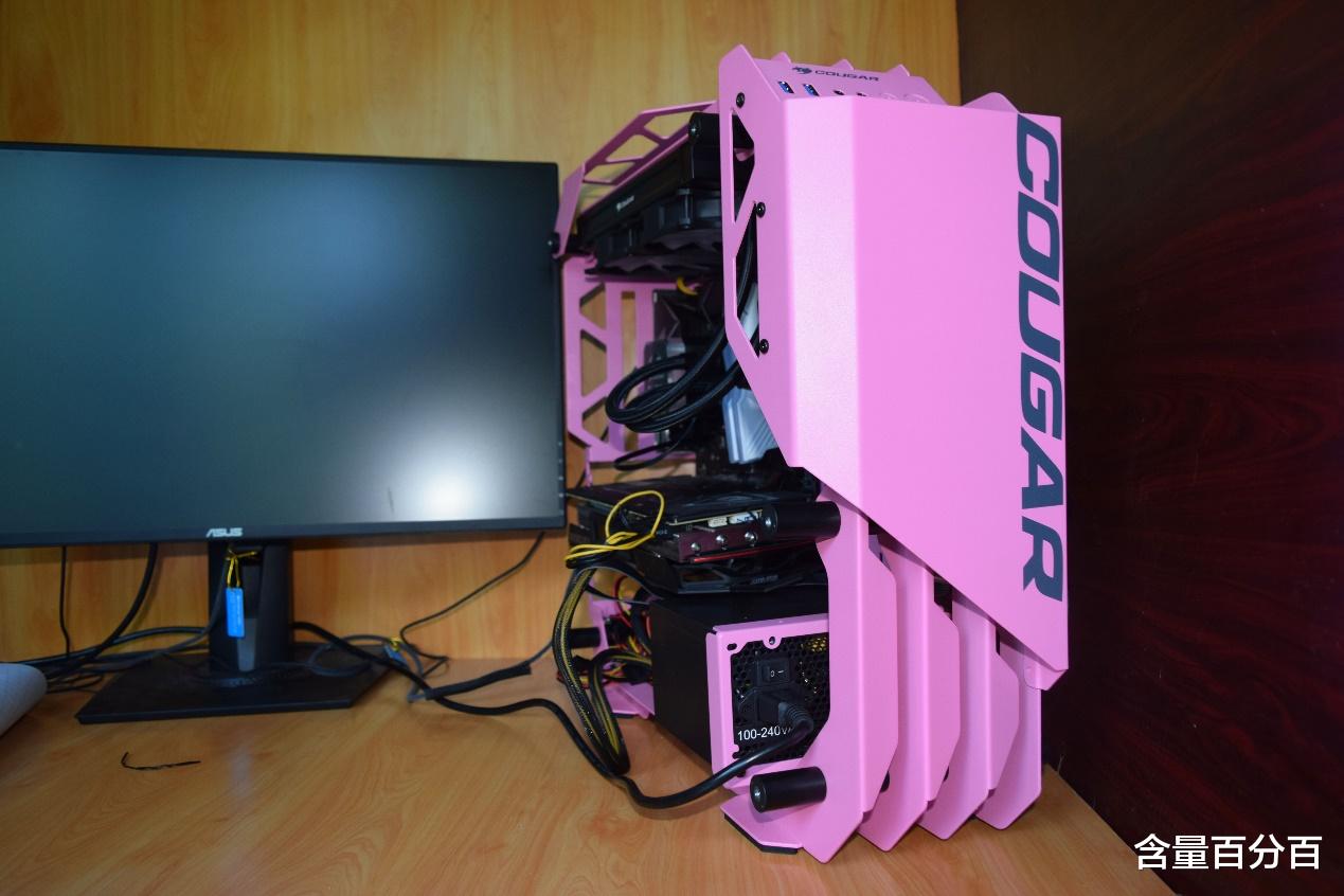 iPhone 8|钢铁直男粉，个人首款异型机箱骨伽小开拓者S装机点评