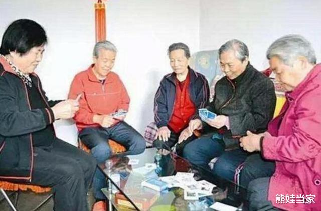 [青梅酒]“新型养老”走红，不去养老院也不麻烦子女，晚年幸福靠自己争取