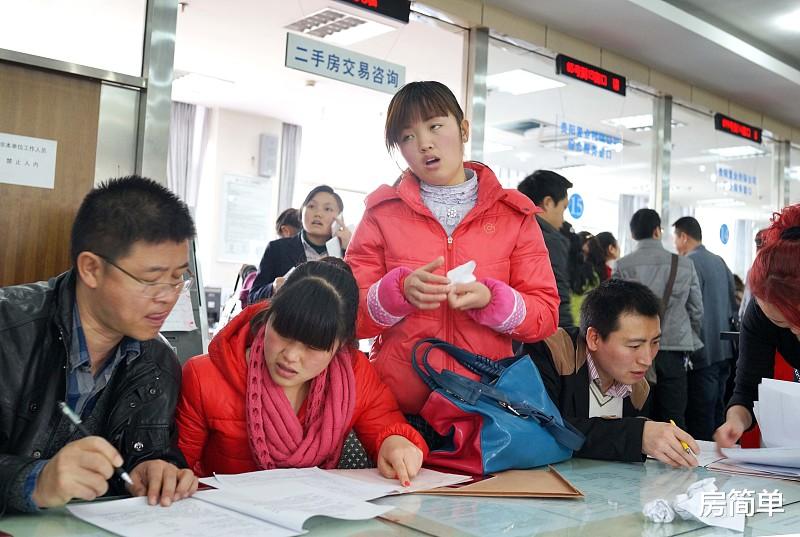 买套100万的二手房，除了最低首付30万，还需要准备多少钱？