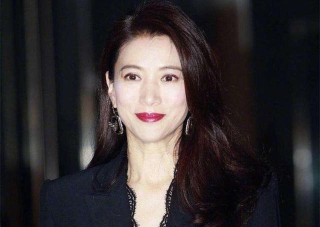 袁咏仪|袁咏仪坐月子天天洗头，谢娜42天洗一次，如今两人体质差距大