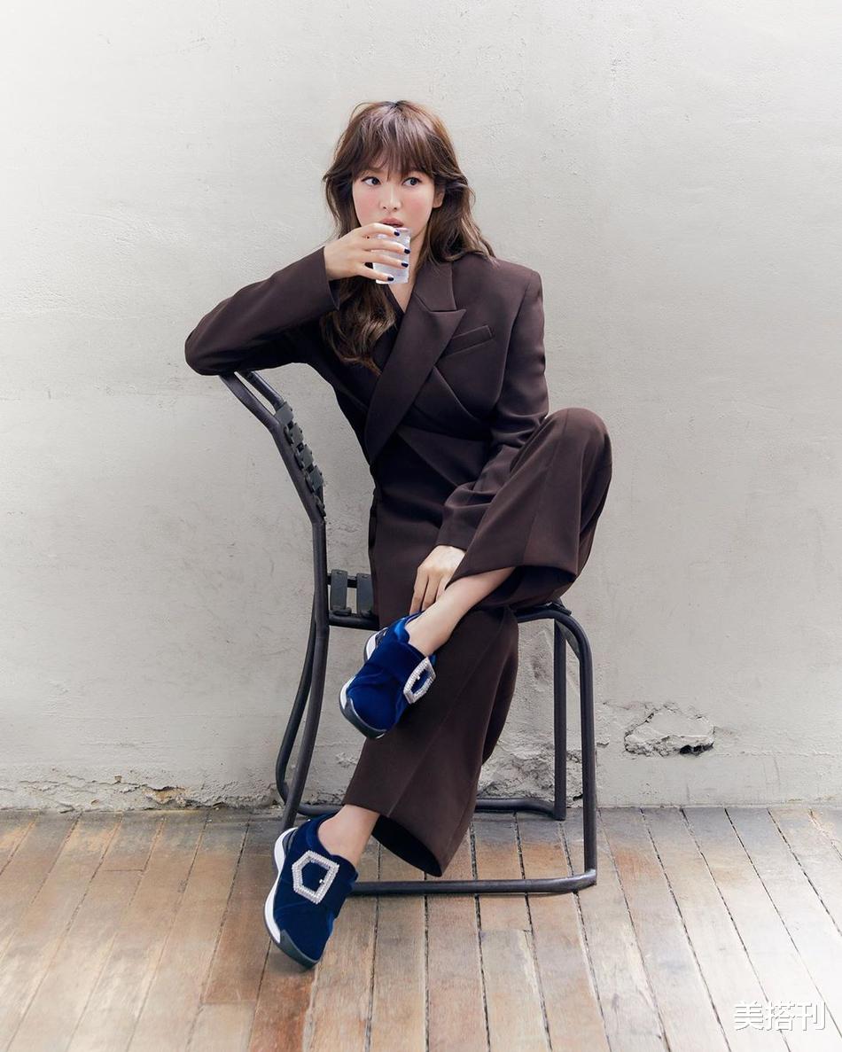 宋慧乔|宋慧乔怎么越来越嫩?最新大片黑眼影配日落腮红妆,哪像39岁人