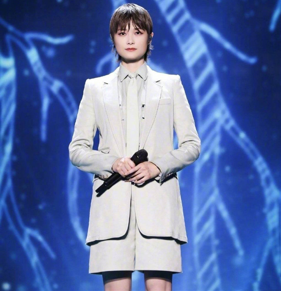 赵粤▲赵粤才是男观众要的“中性风”，刘雨昕和刘梦不是